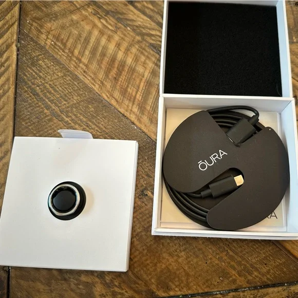 Oura Silver Watch Modern Design